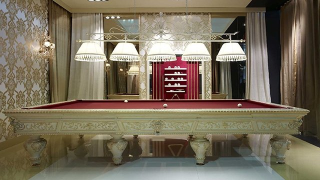 أثاث من الخشب الإيطالي