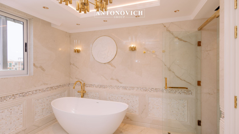 LUXURY VILLA FIT-OUT COMPANY: BATHROOM INTERIOR DESIGN IN LA MER DUBAI