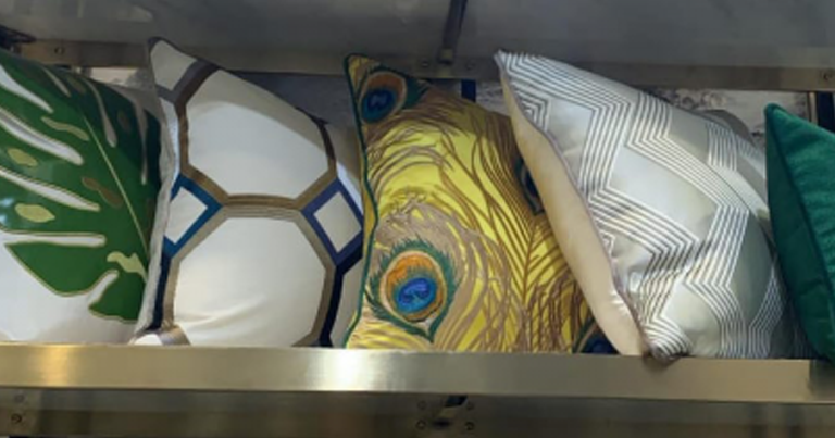 Классические подушки класса люкс