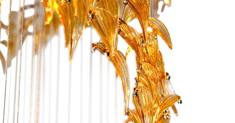 Элегантная люстра в роскошном исполнении