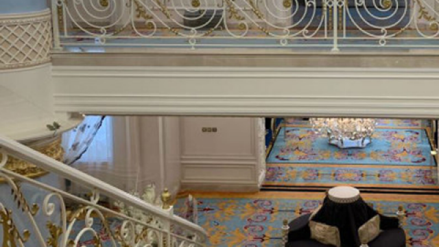 Дизайн холла с лестницей — Антонович Дизайн