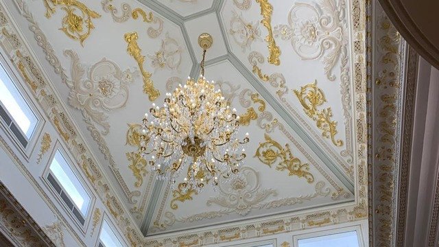 Художественная гипсовая отделка и лепнина для интерьера