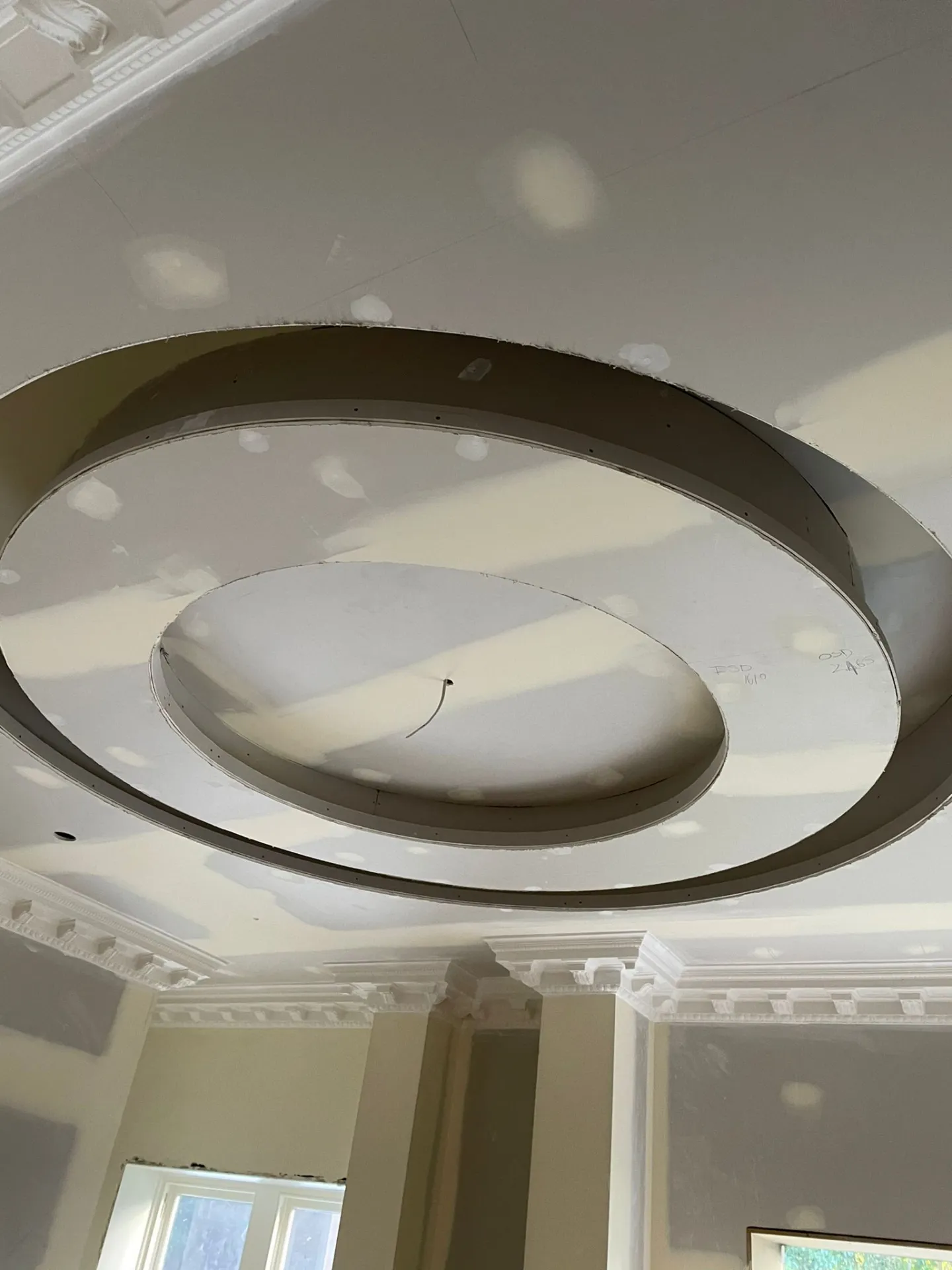 Лучшие решения по потолкам и отделке интерьера в Дубае