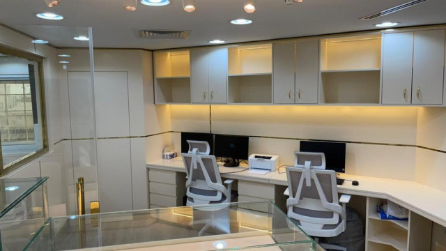 تجهيز وديكور داخلي لمكتب في الامارات