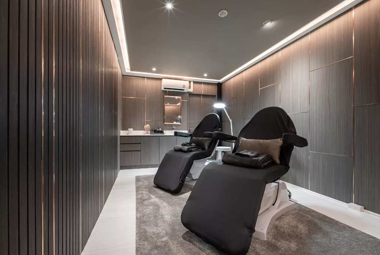 MODERN STYLE CLINIC INTERIOR DESIGN