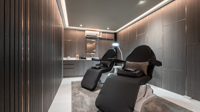 MODERN STYLE CLINIC INTERIOR DESIGN