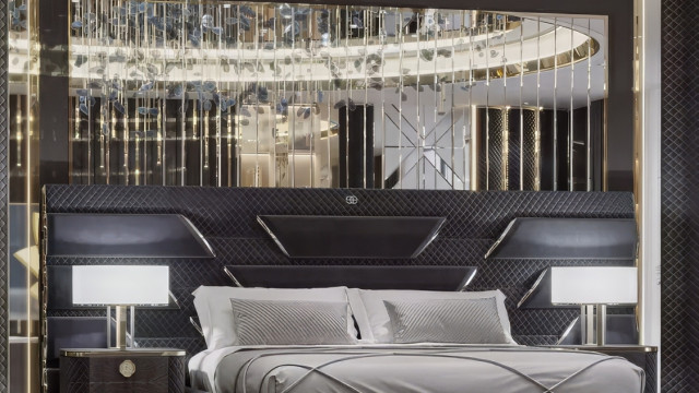 Royal Bedroom Design In Dark Colors