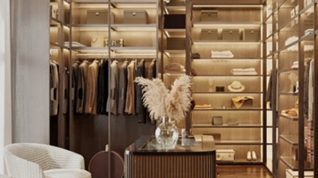 تصميم غرفة ملابس عصرية في الإمارات هيلز