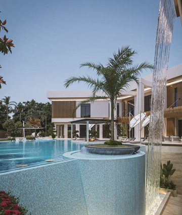 Эксклюзивный дизайн бассейна — тёплый и роскошный интерьер