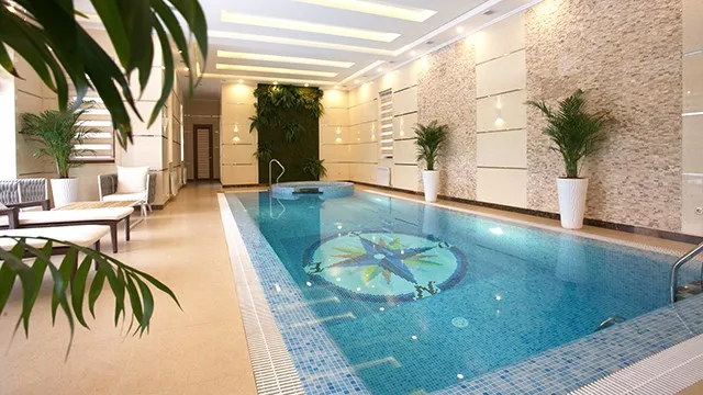 فن تصميم المسابح الأنيقة: تحويل واحتك المنزلية