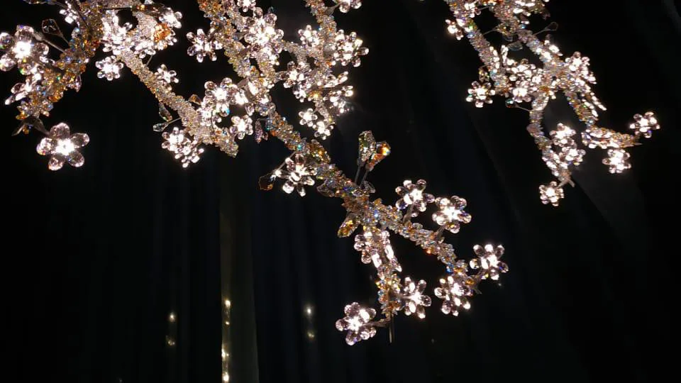 Дизайн освещения: элегантные люстры для роскошного интерьера