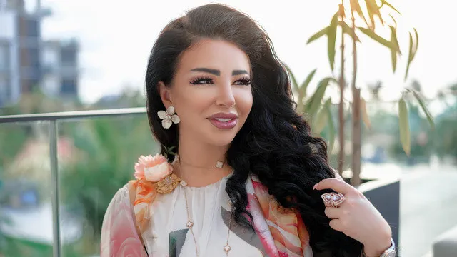 ثريات ذهبية: قمة الفخامة والرُقي في تصميم منزلك