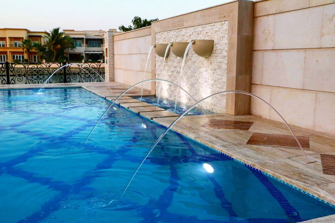 خدمات بناء المسابح وتنسيق الحدائق الفاخرة في دبي