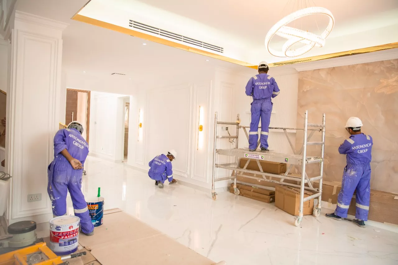 تجهيز المكاتب والمنازل: حلول تنفيذ داخلي فاخرة وعملية