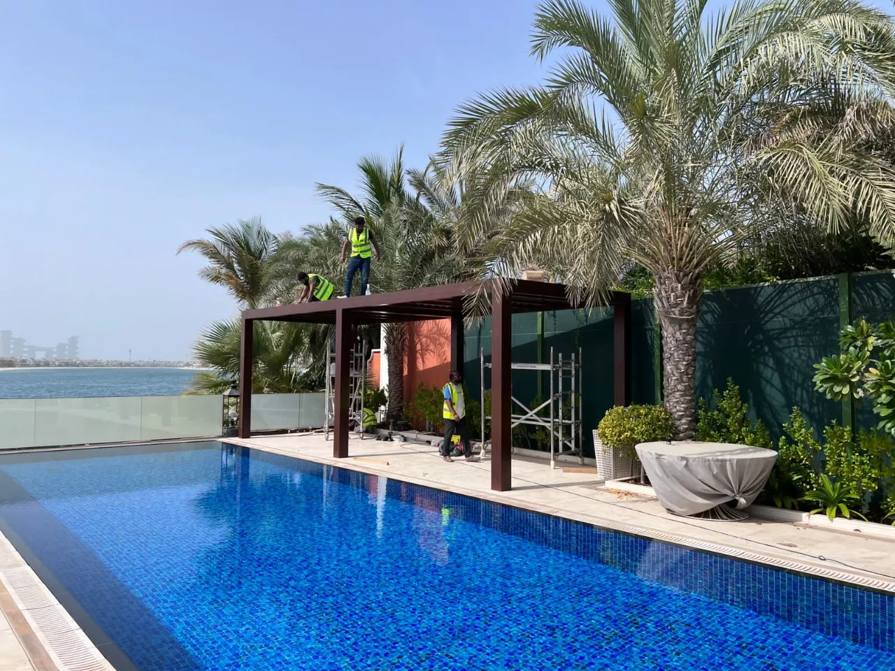 تصميم حدائق متكامل وتنفيذ خارجي فاخر في دبي