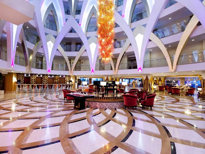 ارتقِ بمساحتك التجارية بأرضيات فاخرة