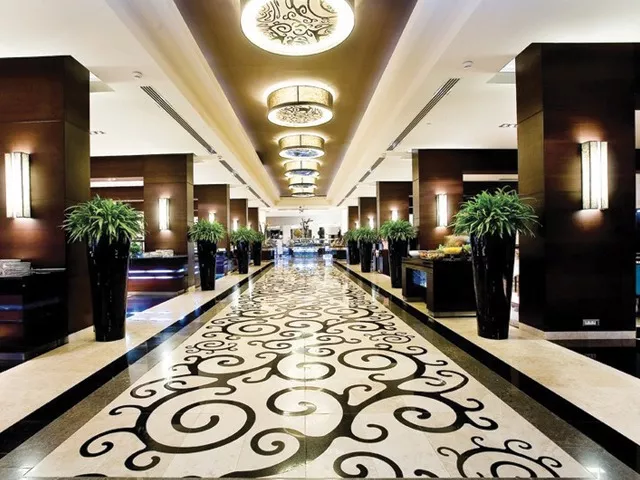 حلول أرضيات بالبلاط عالية الجودة في دبي: دليل شامل