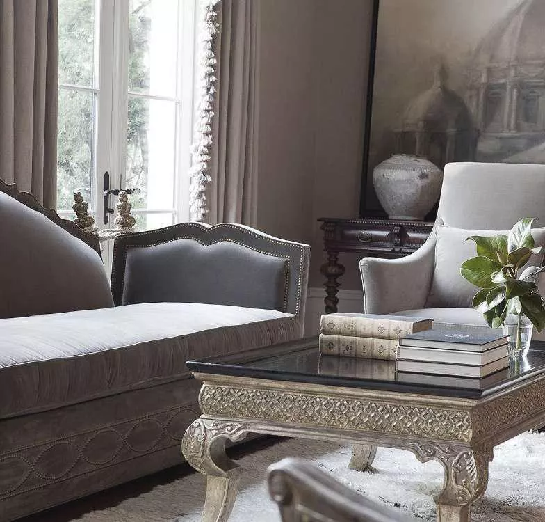 تصاميم عصرية ومريحة لغرف المعيشة غير الرسمية في دبي