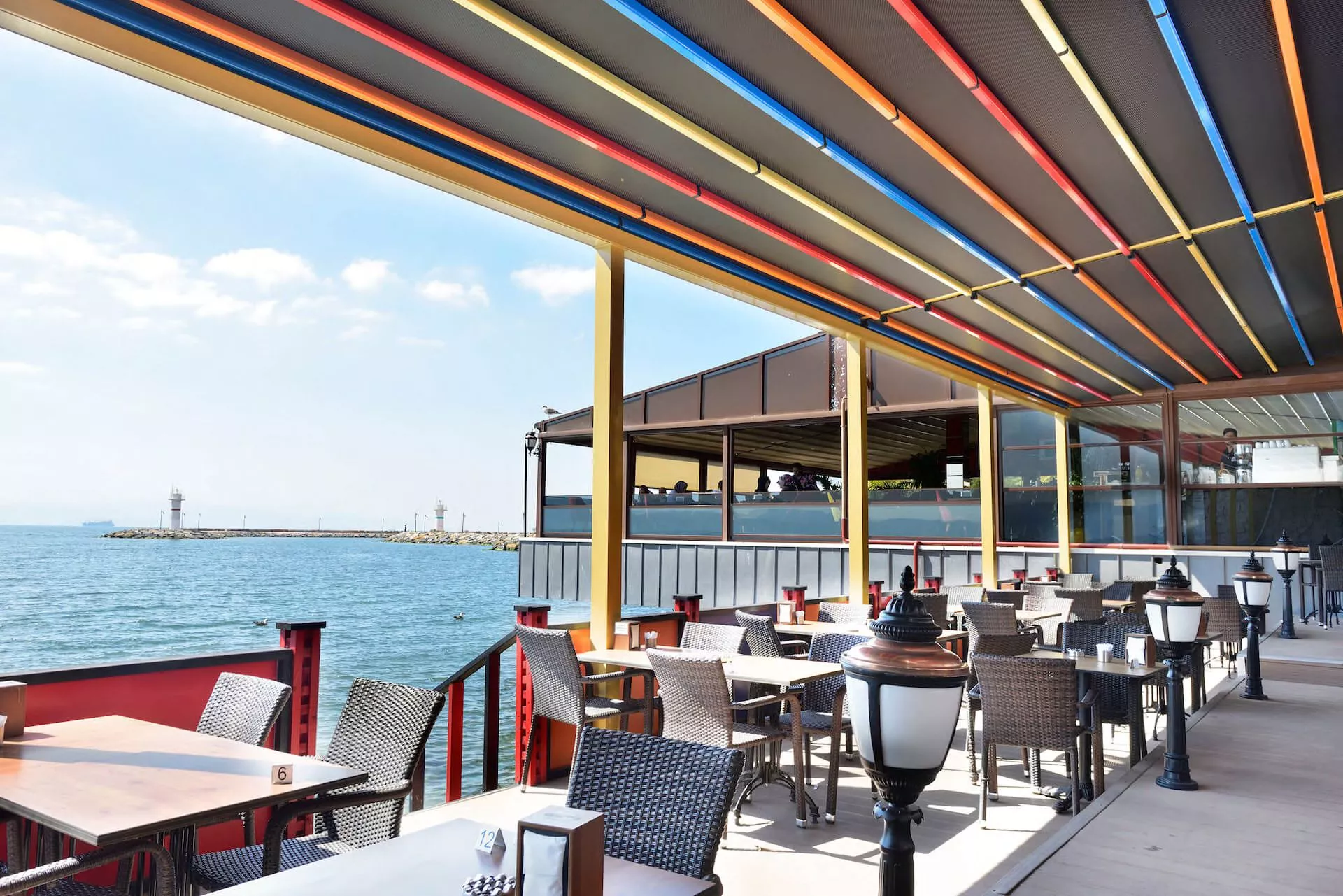 حوّل مساحتك الخارجية: نصائح تصميم احترافية للمنازل الفاخرة