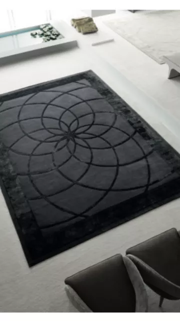 Dark Artistic Design Carpet