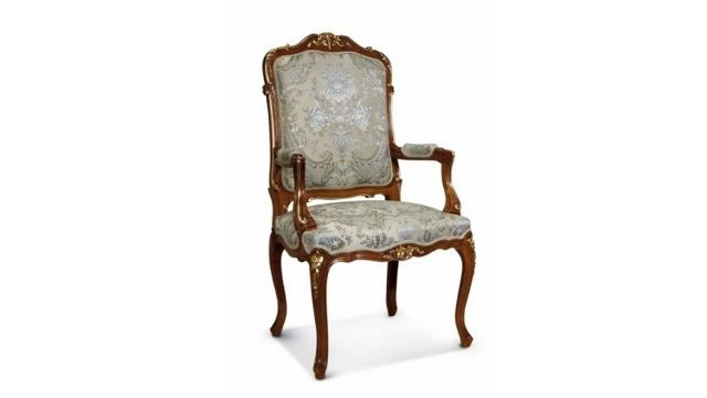 Fascinating Armchair in Classic Style