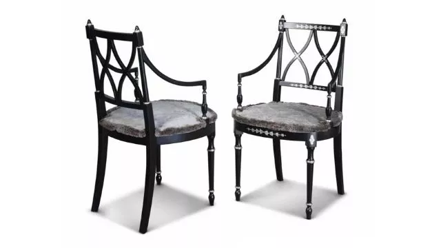 Elegant small armchair in black lacquering finish