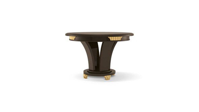 Round small table with fan feet