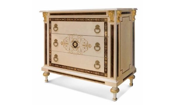 Classy Chest of drawers in erable wood finishing