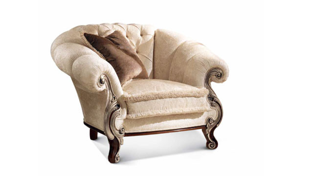 Luxury Armchair with Capitonné Frontal Back
